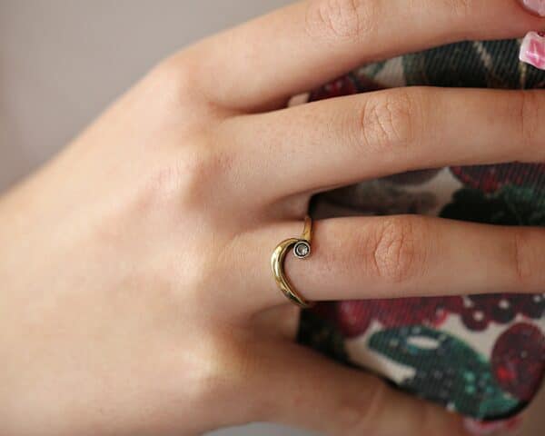 Ring i 8 karat guld (str 58)