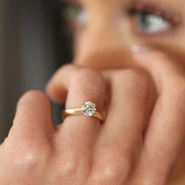 Solitairering i 14 karat guld (1.03ct)