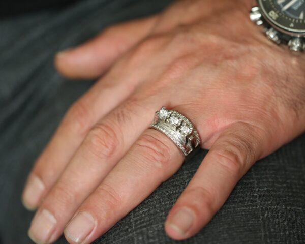 Herrering m. diamanter 14 karat hvidguld