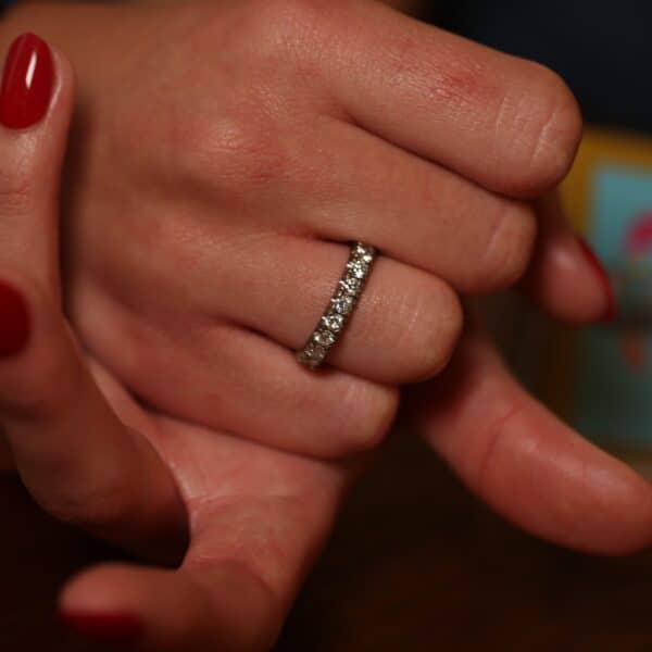 Alliancering i 14 karat hvidguld m. diamanter