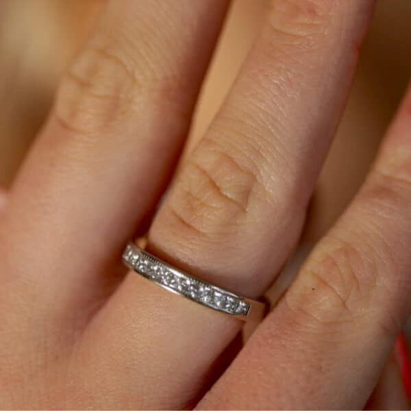Hvidgulds ring med diamanter 14 karat