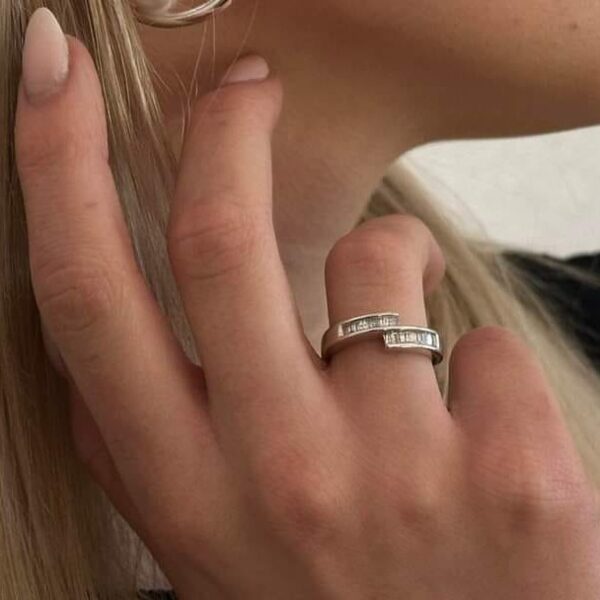 Ring i hvidguld med diamanter
