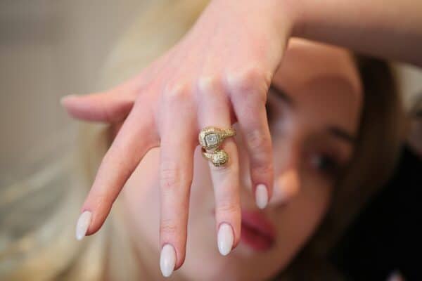 Aura ring, i 14 karat guld (1 carat diamant)