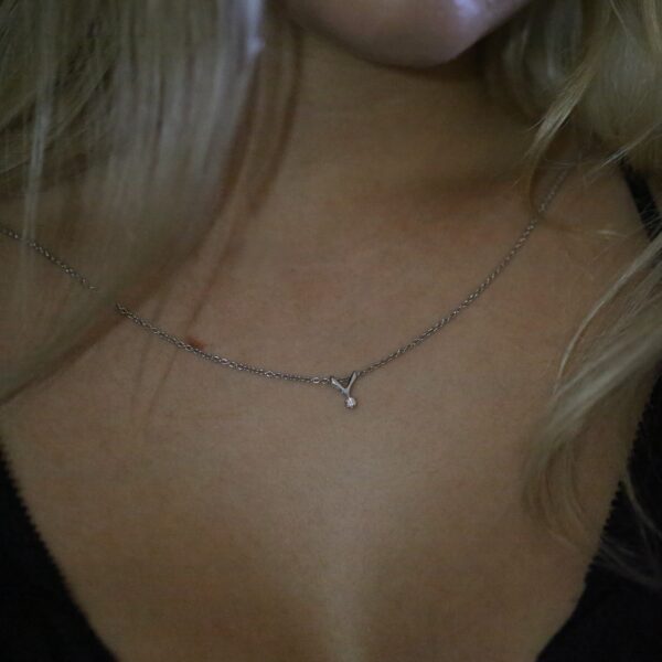 Solitaire vedhæng m. diamant i hvidguld