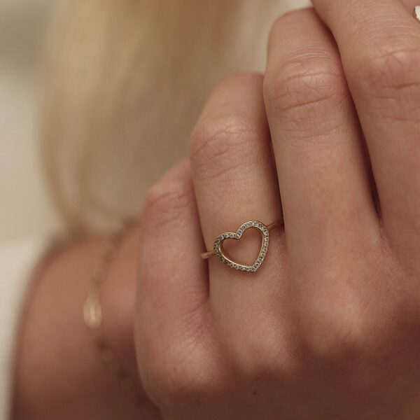 14 karat hjerte ring m. diamanter