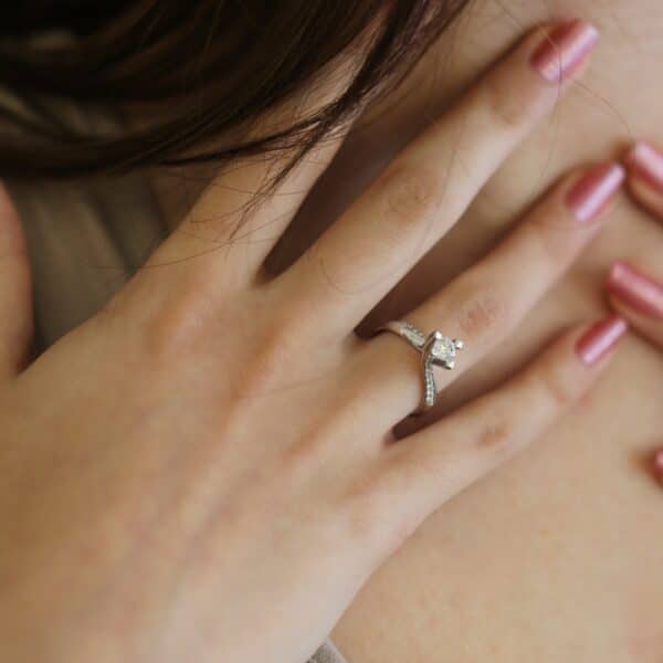 Solitairering 18 karat hvidguld