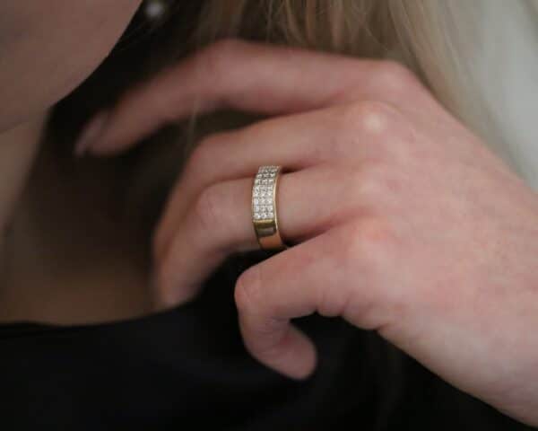 Ring i 14 karat med diamanter