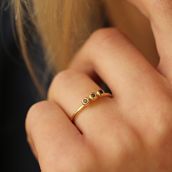 Ring i 14 karat guld (3x safir)
