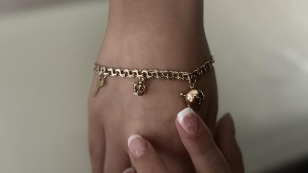 Bismark armbånd i 14 karat guld med charms